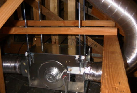 屋根裏換気装置をＤＩＹ ダクト式換気扇と温度調節器、タイマー配線だけ